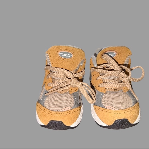 New Balance 2002 Toddler Sneakers | Size 6 | Tan Gray | Unisex | NWOT - Picture 2 of 3